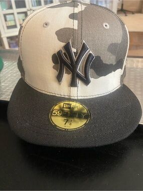New Era NY Yankees Camo Gray and Black Flat Brim Hat